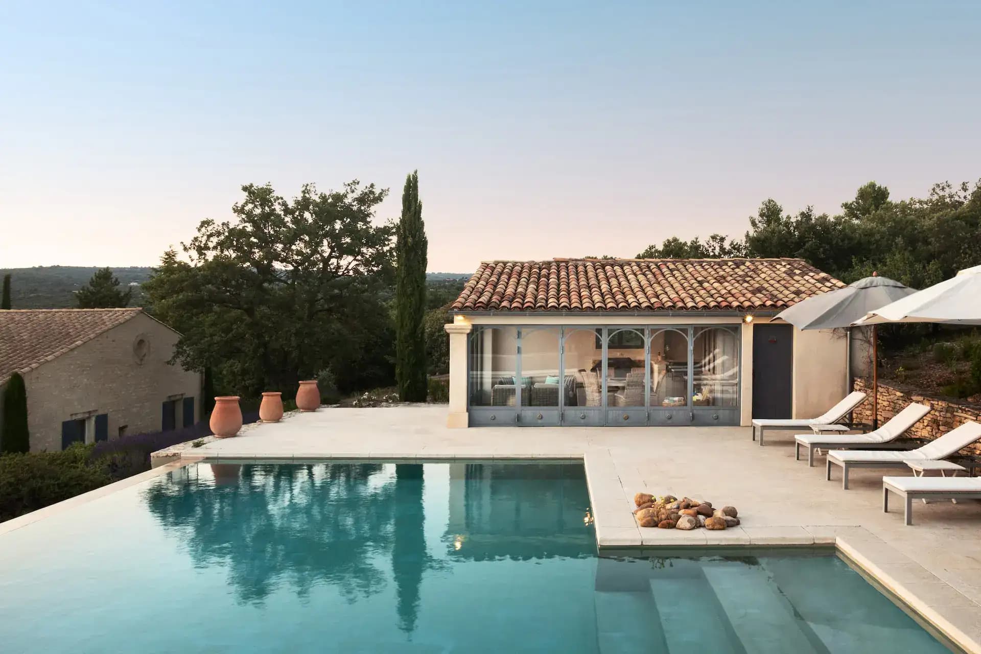 Antalya’da Havuzlu ve Bahçeli Evler